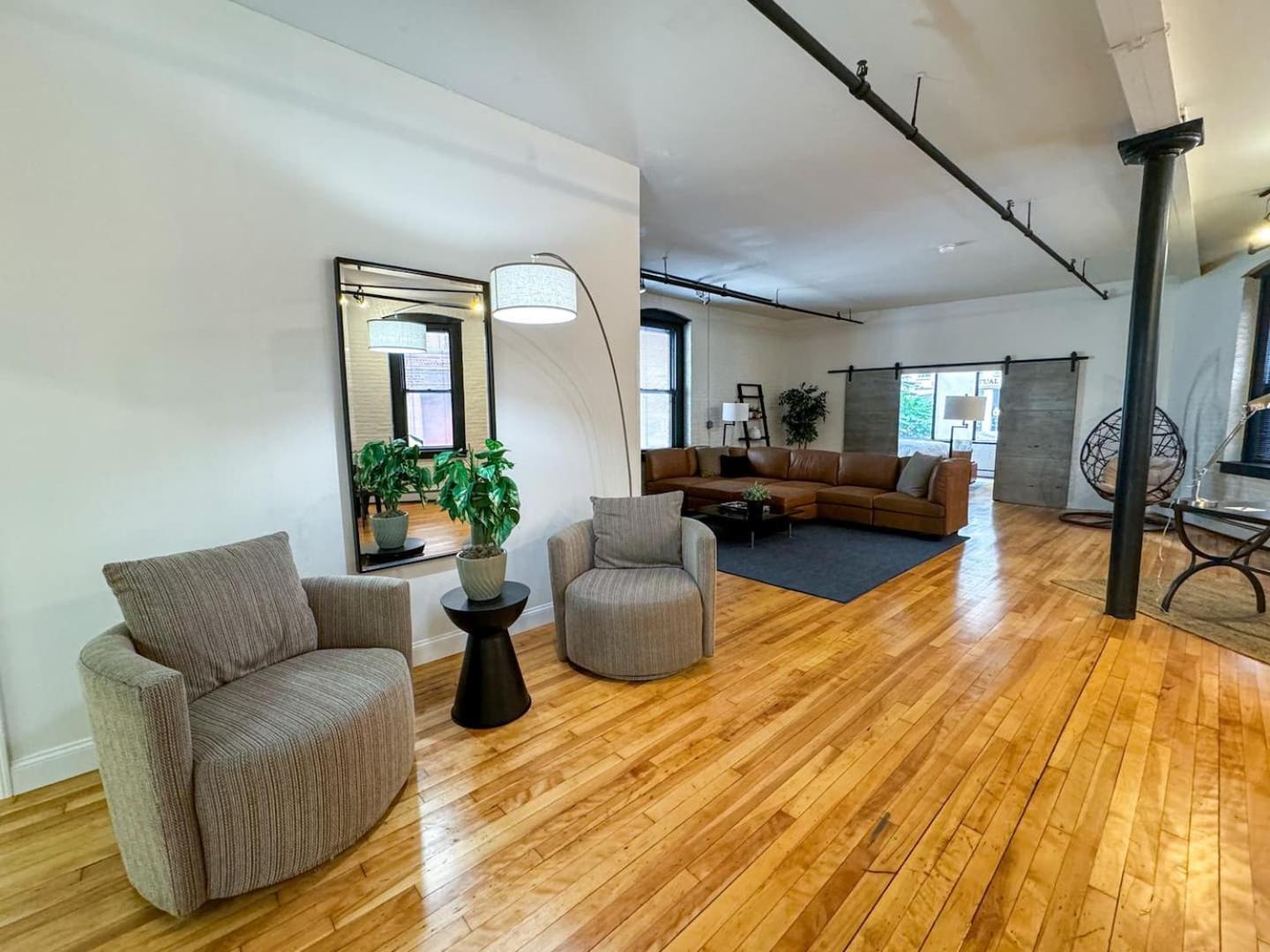 Open-concept 2br Loft In The Heart Of Back Bay *